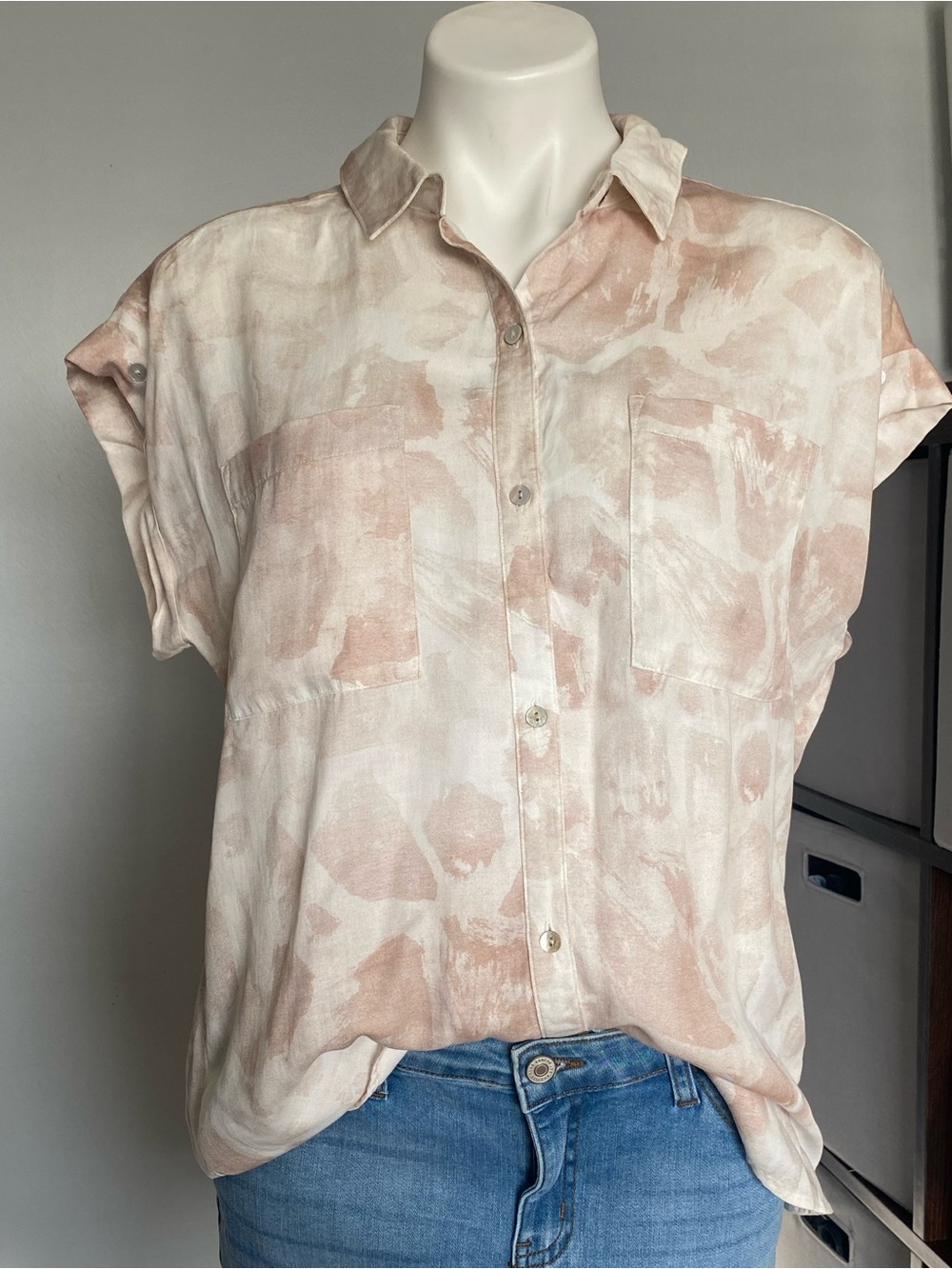 cloth & stone Blush & Cream Short-Sleeve Tie-Dye Button-Down